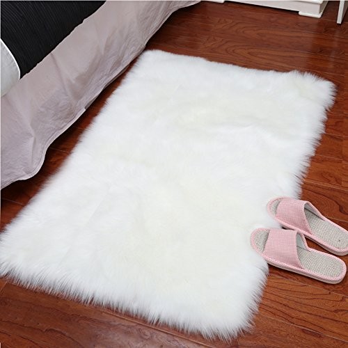 YJ.GWL Super Soft Faux Sheepskin Fur Area Rugs for Bedroom Floor Shaggy Plush Carpet White Faux Fur Rug Bedside Rugs, 2 x 3 Feet Rectangle