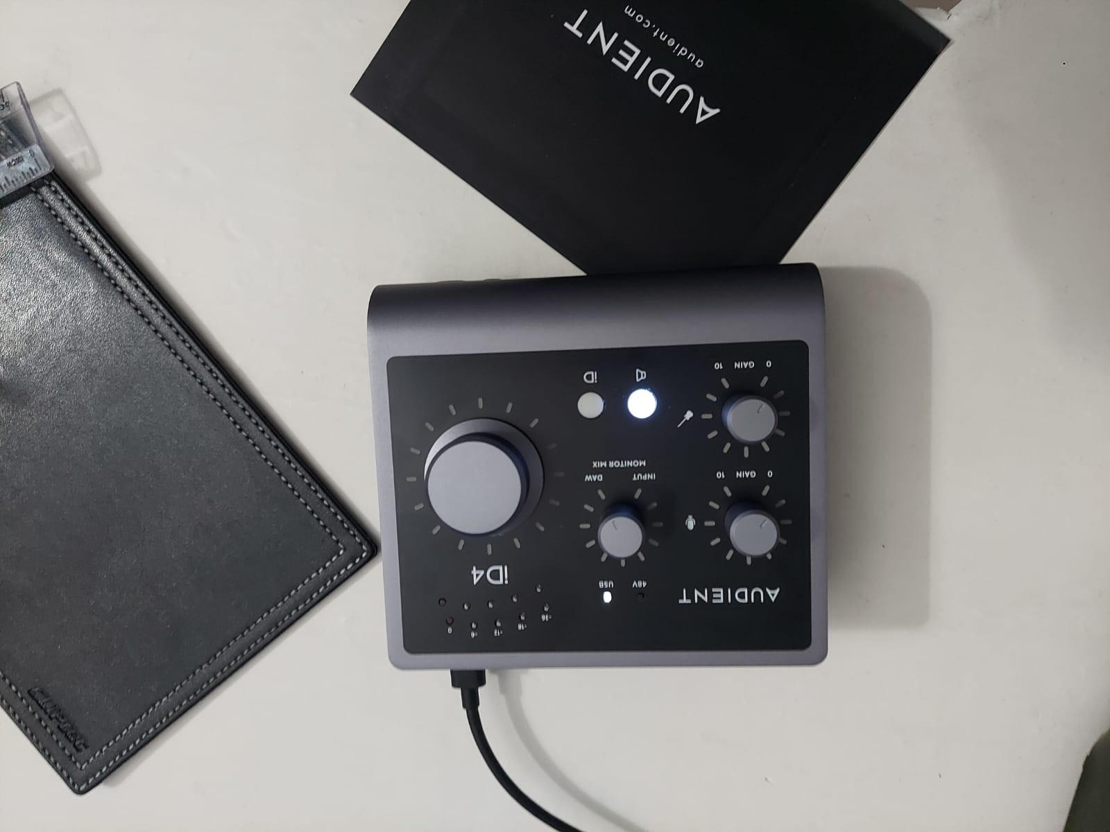 Audient Audio Interface iD4 MKII, Class A Console Microphone Preamp (High Speed USB-C, Monitor Mix and Monitor Panning Function, 2 Headphone Outputs, Mac/PC/iOS Compatible), Black